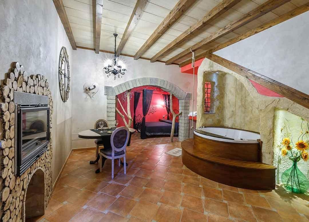 Il Giardino Dei Flintstones B&B Черветері Екстер'єр фото