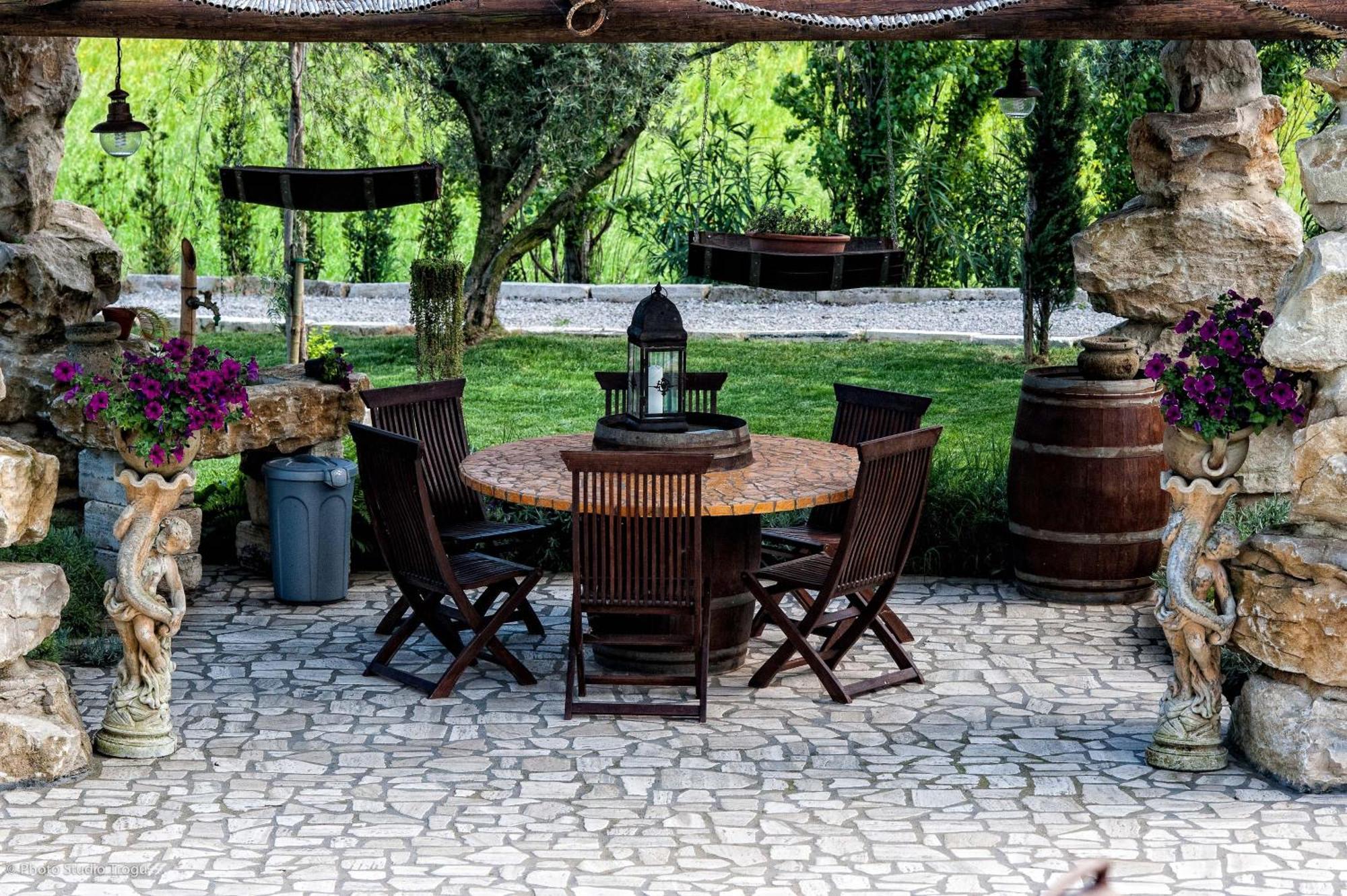 Il Giardino Dei Flintstones B&B Черветері Екстер'єр фото