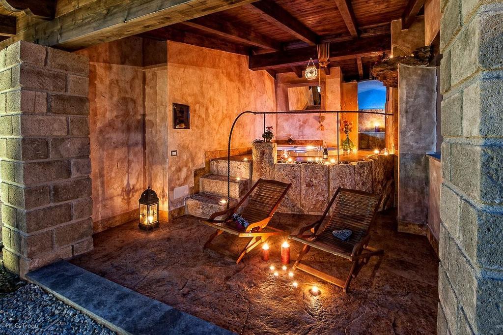Il Giardino Dei Flintstones B&B Черветері Екстер'єр фото