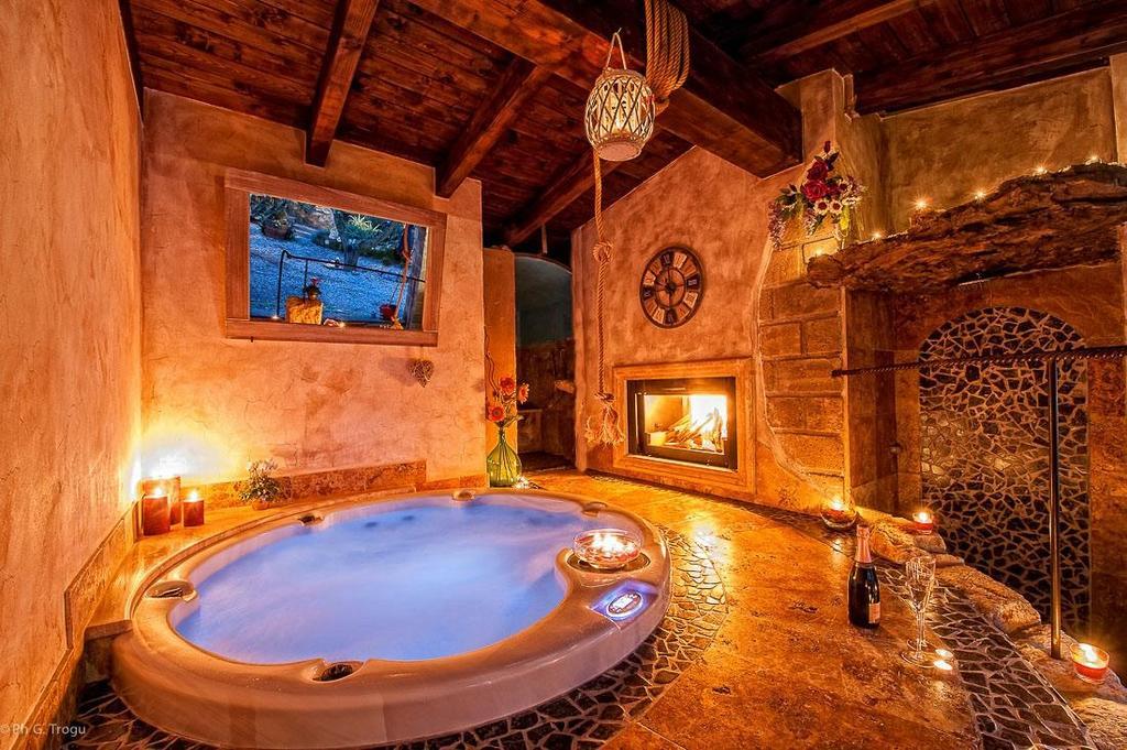 Il Giardino Dei Flintstones B&B Черветері Екстер'єр фото