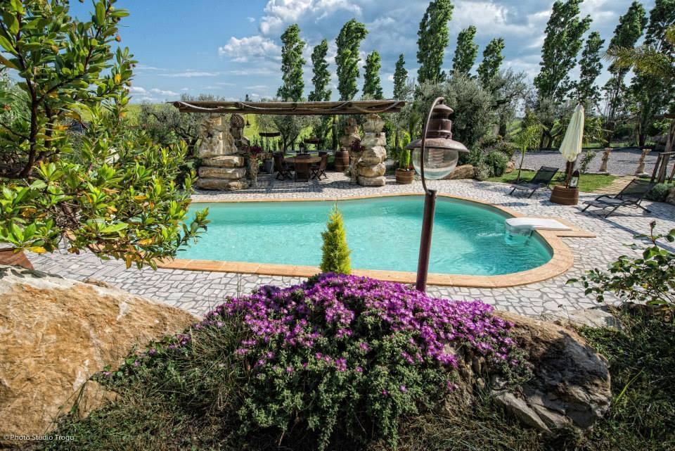 Il Giardino Dei Flintstones B&B Черветері Екстер'єр фото