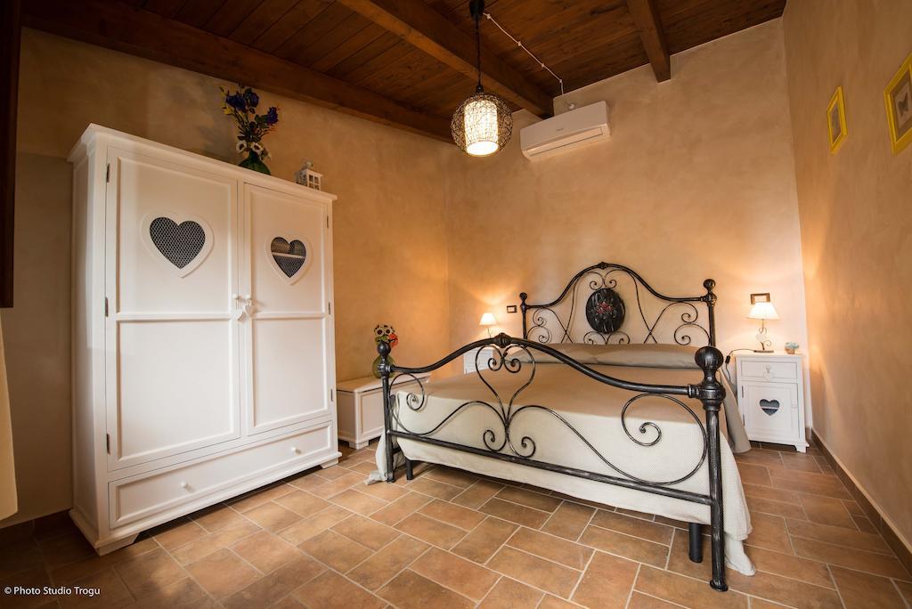 Il Giardino Dei Flintstones B&B Черветері Номер фото
